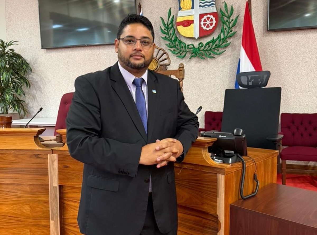 Parlamentario John Hart ta pidi actualisacion di caso A.C. Lanoy
