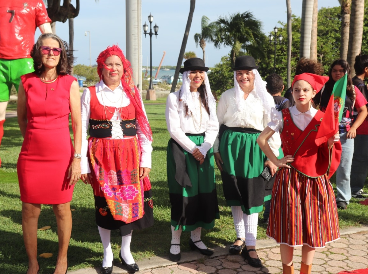 Mas imagen di e bunita celebracion di Dia Nacional di Portugal na Parke Wilhelmina