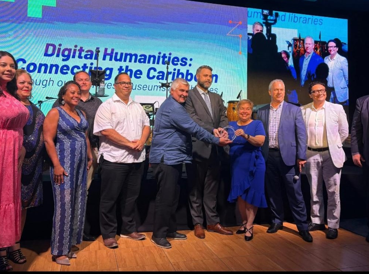 Biblioteca Nacional Aruba a ricibi e premio 'OCLC ACURIL Award' pa ‘Innovative Cooperation Initiatives in the Caribbean’   
