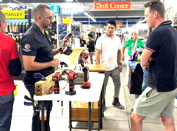 Hopi interes tabatin pa workshop di powertools Milwaukee