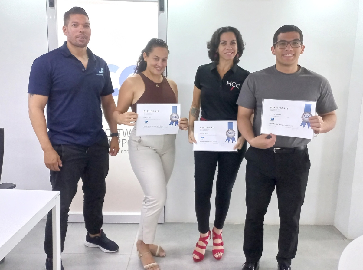 Tres persona mas cu a bira experto di Payroll Pro HRM