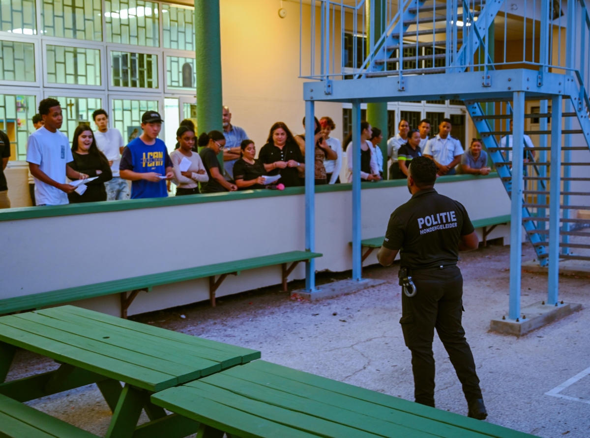 Hopi hoben tabata interesa den e Anochi di Informacion di Cuerpo di Polis