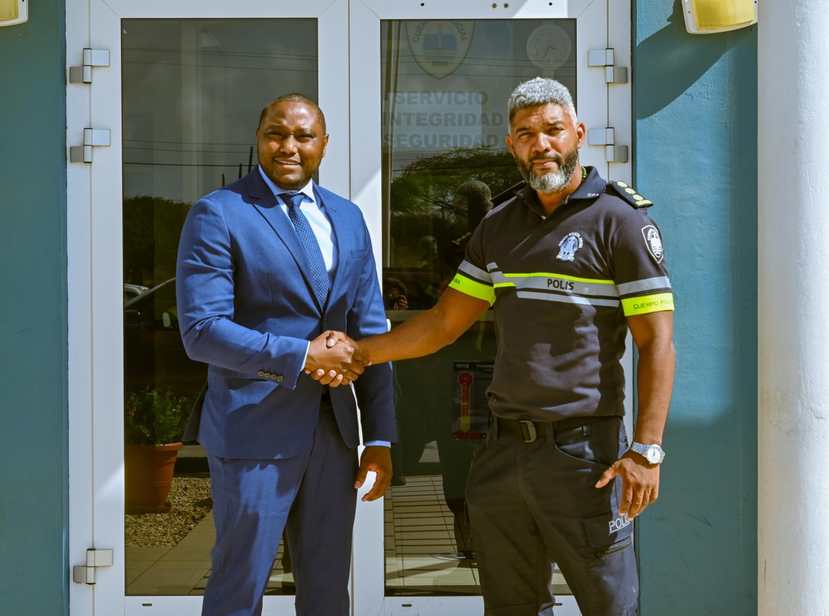 Minister Husticia di Corsou di bishita na KPA