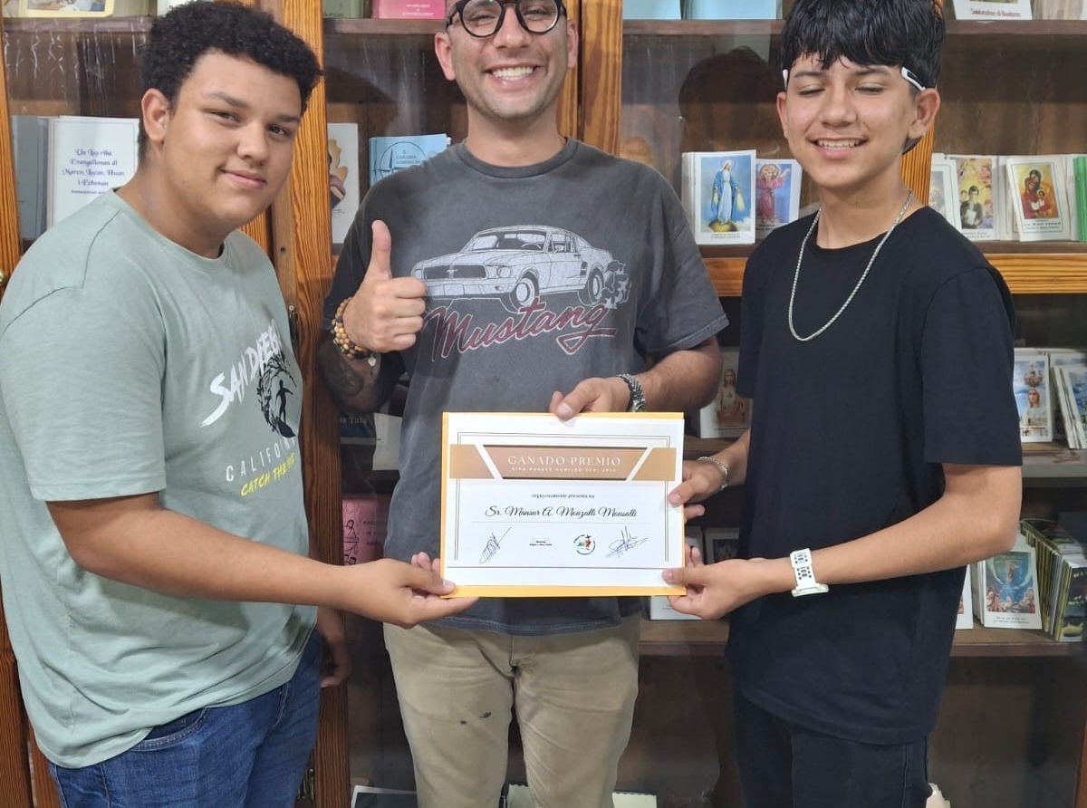 Sr. Mansur a gana e rifa di Delegacion Hubileo Aruba