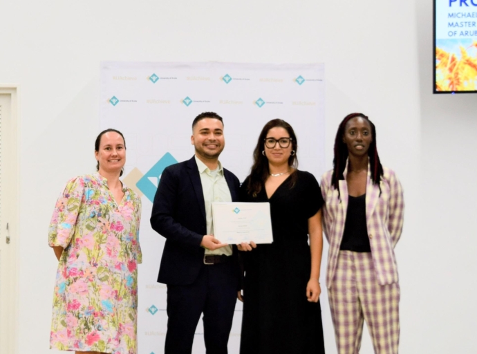 Michael Oduber a gradua na Universidad di Aruba