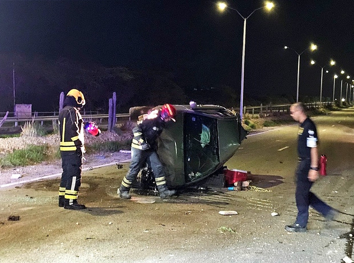 Auto a bolter violentamente varios biaha riba Green Corridor