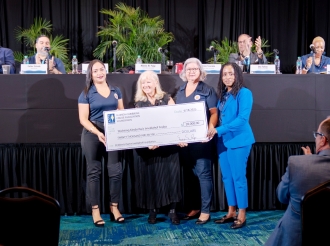 Industria crucero cu donacion di 20 mil Dollar na Kinderhuis Imeldahof