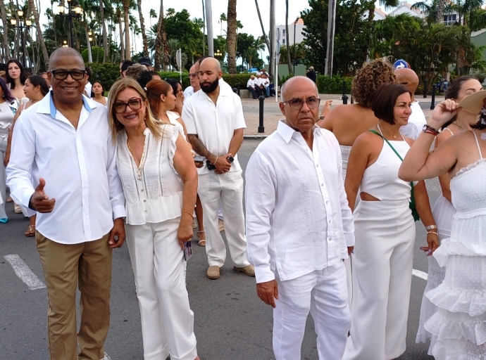 Long Table di Wind Creek ta mas cu solamente come dushi cuminda