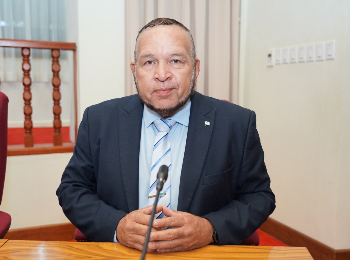  Parlamentario Endy Croes: Profesionalnan a contesta!   