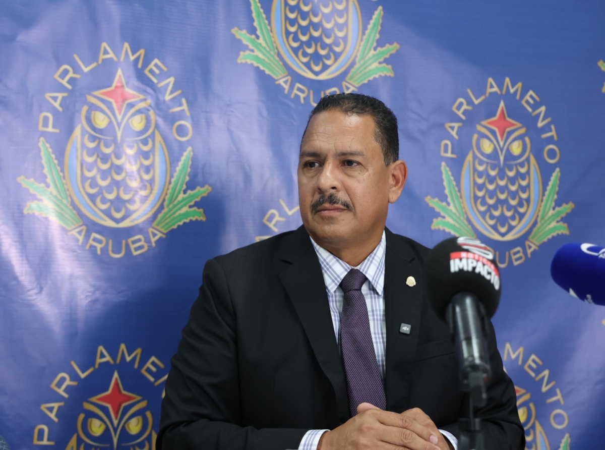 Parlamentario Carlos Bermudez kier mira mas accion den mantencion y limpieza di camindanan publico