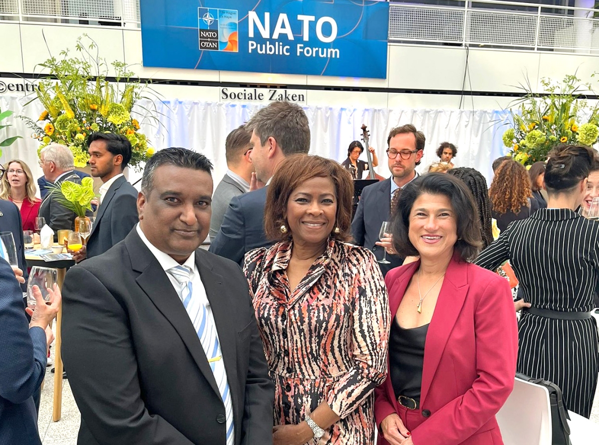 Directora Kabinet di Aruba a atende foro publico di NATO