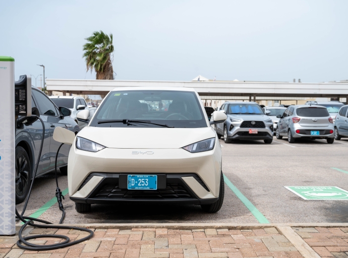 CBS ta ricibi dos auto electrico nobo den cuadro di maneho di Gobierno