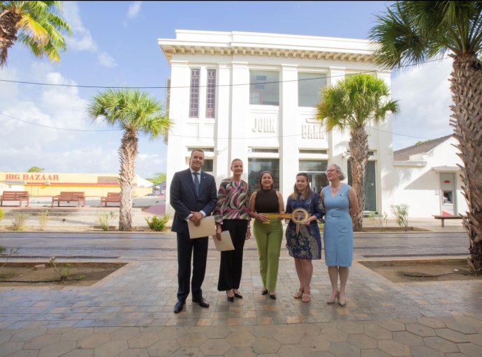 Revitalisacion di Oranjestad ta sigui cu restauracion y renobacion di e edificio “John G. Eman”