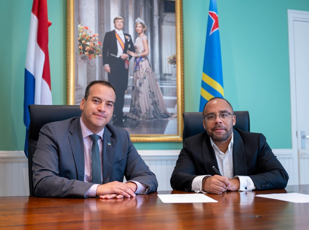 Minister Wever y SOAB a firma acuerdo di cooperacion pa fortalece control financiero di Pais Aruba