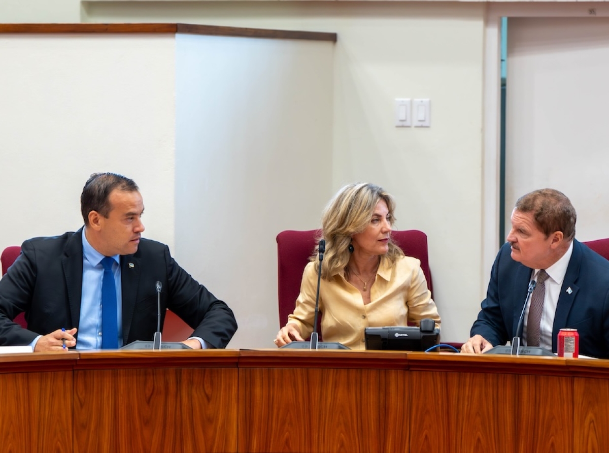 Aruba mester honra su compromiso y traha pa contenido na bienestar di pueblo