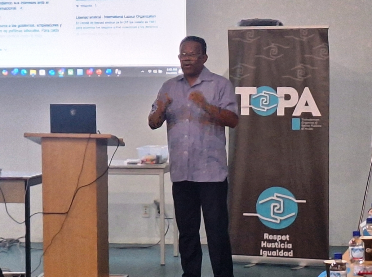 Adrie Williams di CGTC Curacao a duna un presentacion interesante pa Sindicato TOPA