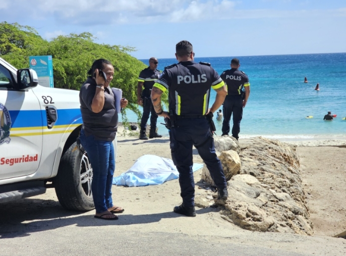 Turista Mericano a bira malo y a fayece na Boca Catalina