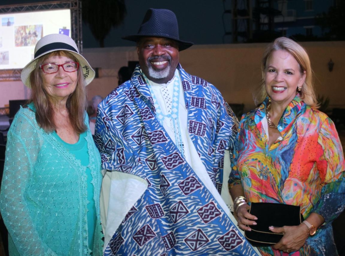 Parlamentario Evelyn Wever-Croes a atende e premiëre di e documentario Awo, Now, Nu