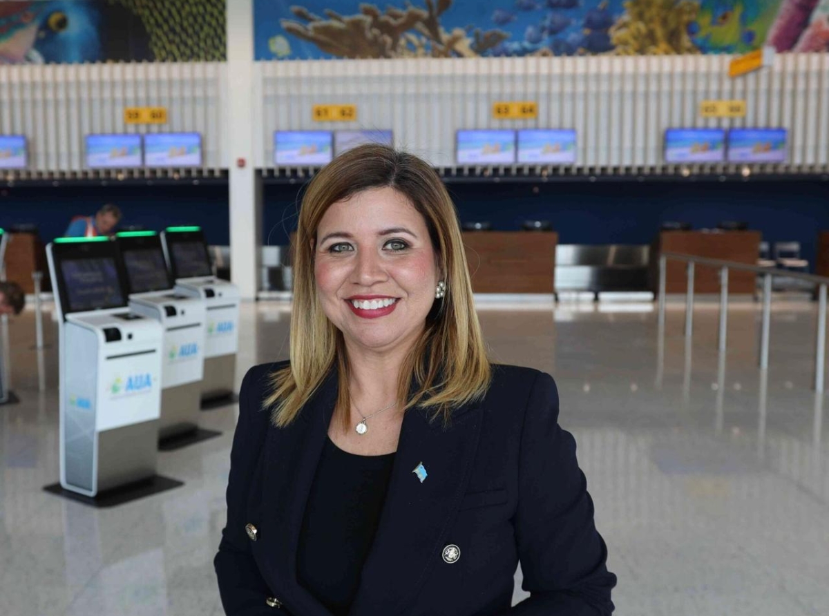 Jennifer Arends-Reyes kier sa mas tocante e futuro di Aruba Airport Authority bou di MOU nobo cu Royal Schiphol Group