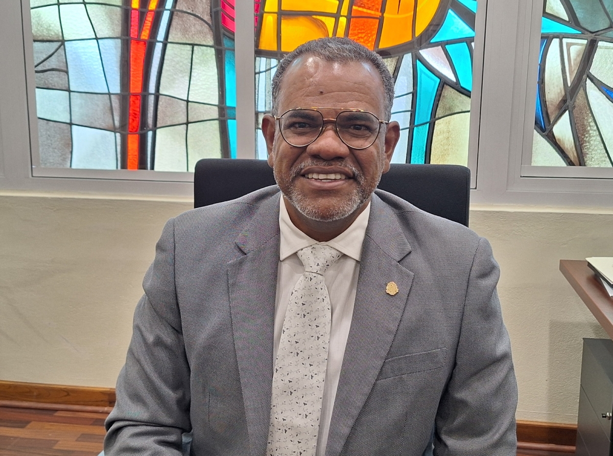 Otmar Oduber no mag di participa den ningun reunion internacional bao di e capa di Parlamento di Aruba