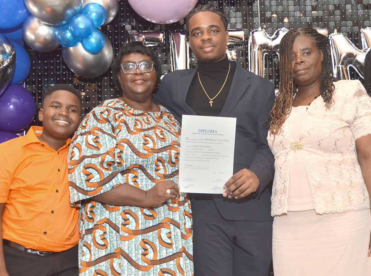 Anochi di ‘Elements’ pa graduacion di Abraham de Veerschool