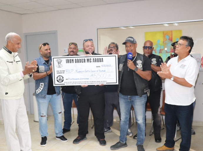 Iron Order Motor Cycle Club Aruba cu donacion na Fundacion Contra Cancer di Prostaat