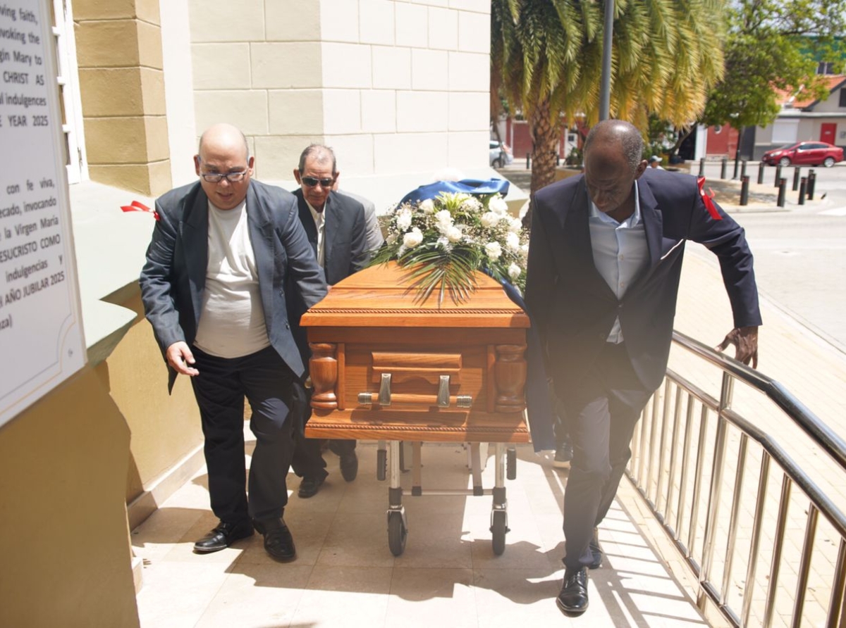 Aruba ta despedi di un pionero di turismo Roderick ‘Rory’ Gilbert Arends
