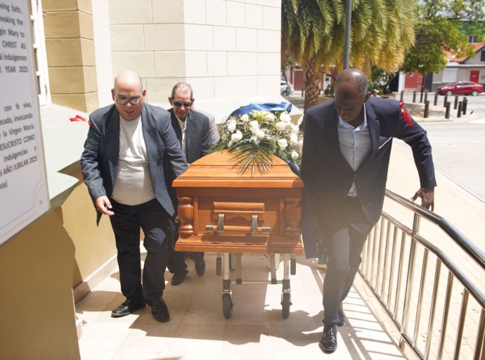 Aruba ta despedi di un pionero di turismo Roderick ‘Rory’ Gilbert Arends