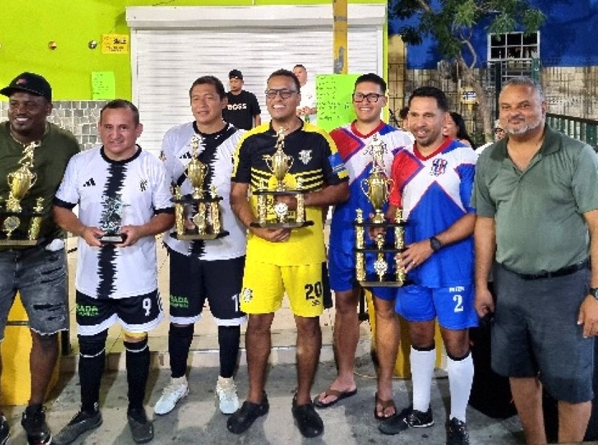 Team di Inter a bira campeon di 40Plus Fedeveta Copa Roy Croes