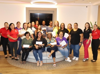 Wind Creek Aruba ta regala 210 alumno un bon comienso di e aña escolar nobo
