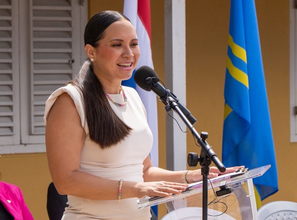 Minister Gerlien Croes papiando di cien dia di resultado concreto y vision pa futuro di Aruba