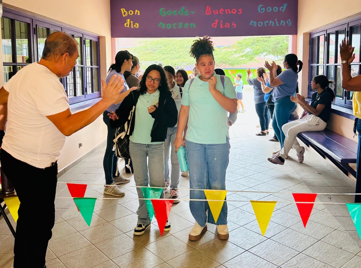 E forma unico cu Colegio Conrado Coronel a despedi di alumnonan di Klas 6