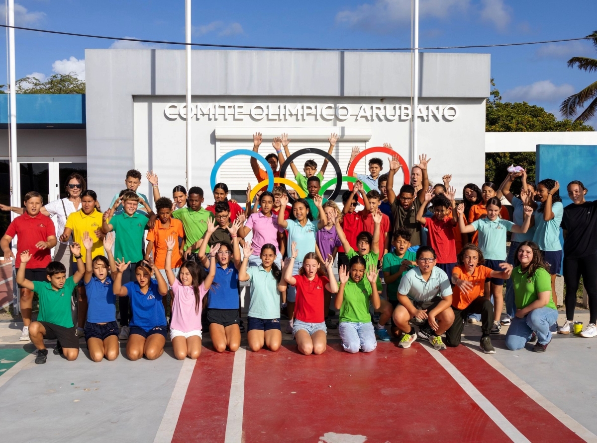 Alumnonan di Mon Plaisir School klas 6 di bishita na Comite Olimpico