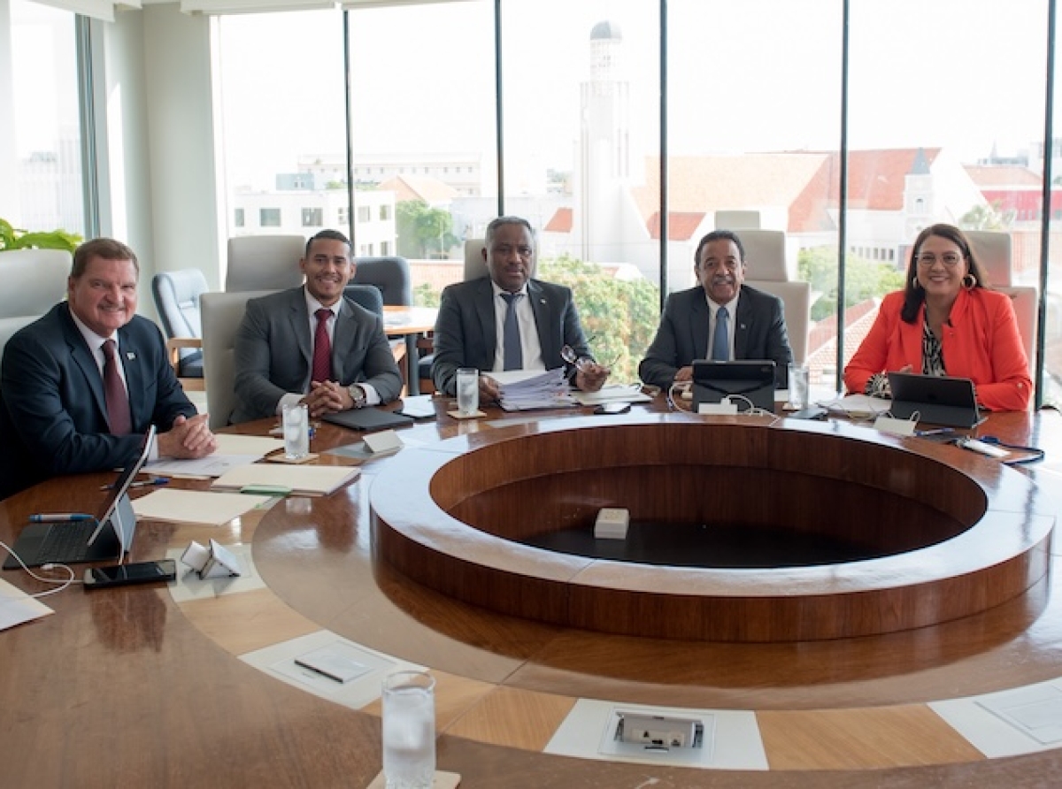 Minister Baba Herde a atende na prome reunion di Conseho di Minister