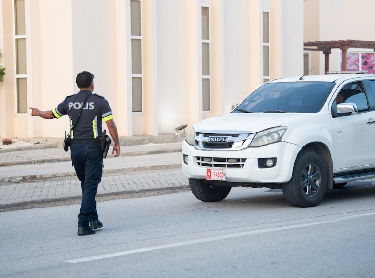 Polis a haci control pa mira comportacion di comunidad den trafico