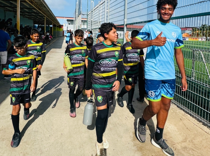 ASA- hunto cu e club ADO di Den Haag cu tremendo  futbol camp pa hobennan a cuminsa