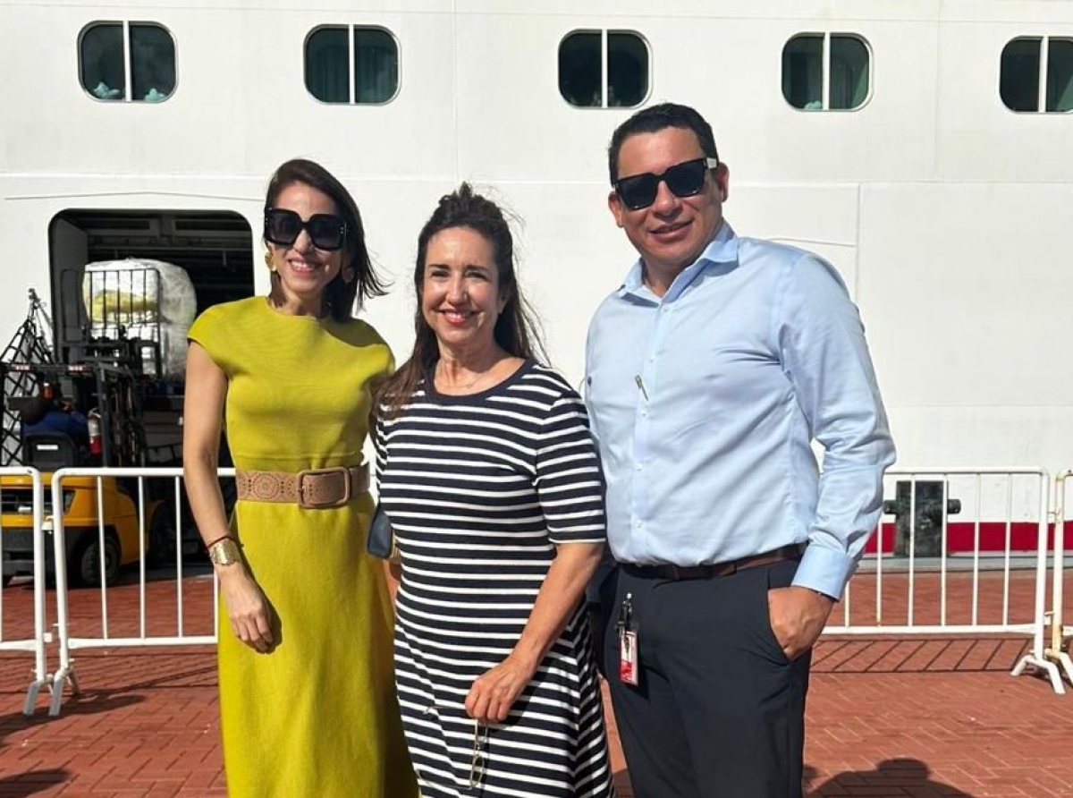 Christine Duffy, Presidente di Carnival Cruise Line ta bishita Aruba riba Carnival Vista
