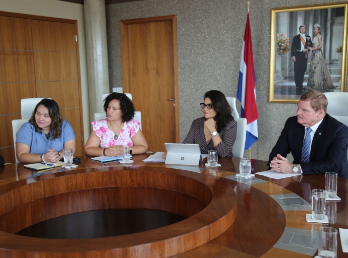 Gobierno a reuni cu Asociacion di Consulnan na Aruba