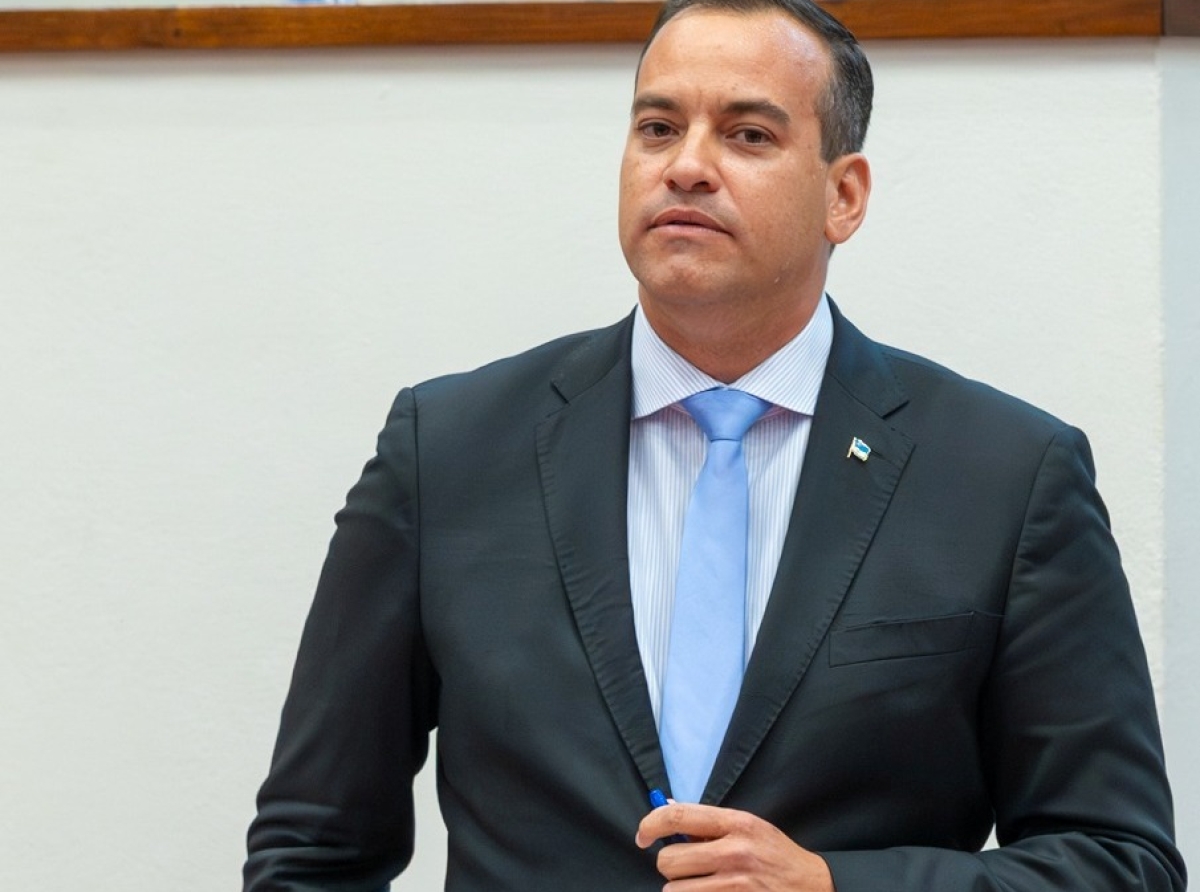 Total di 402 permiso pa negoshi nobo den e prome seis luna di 2025