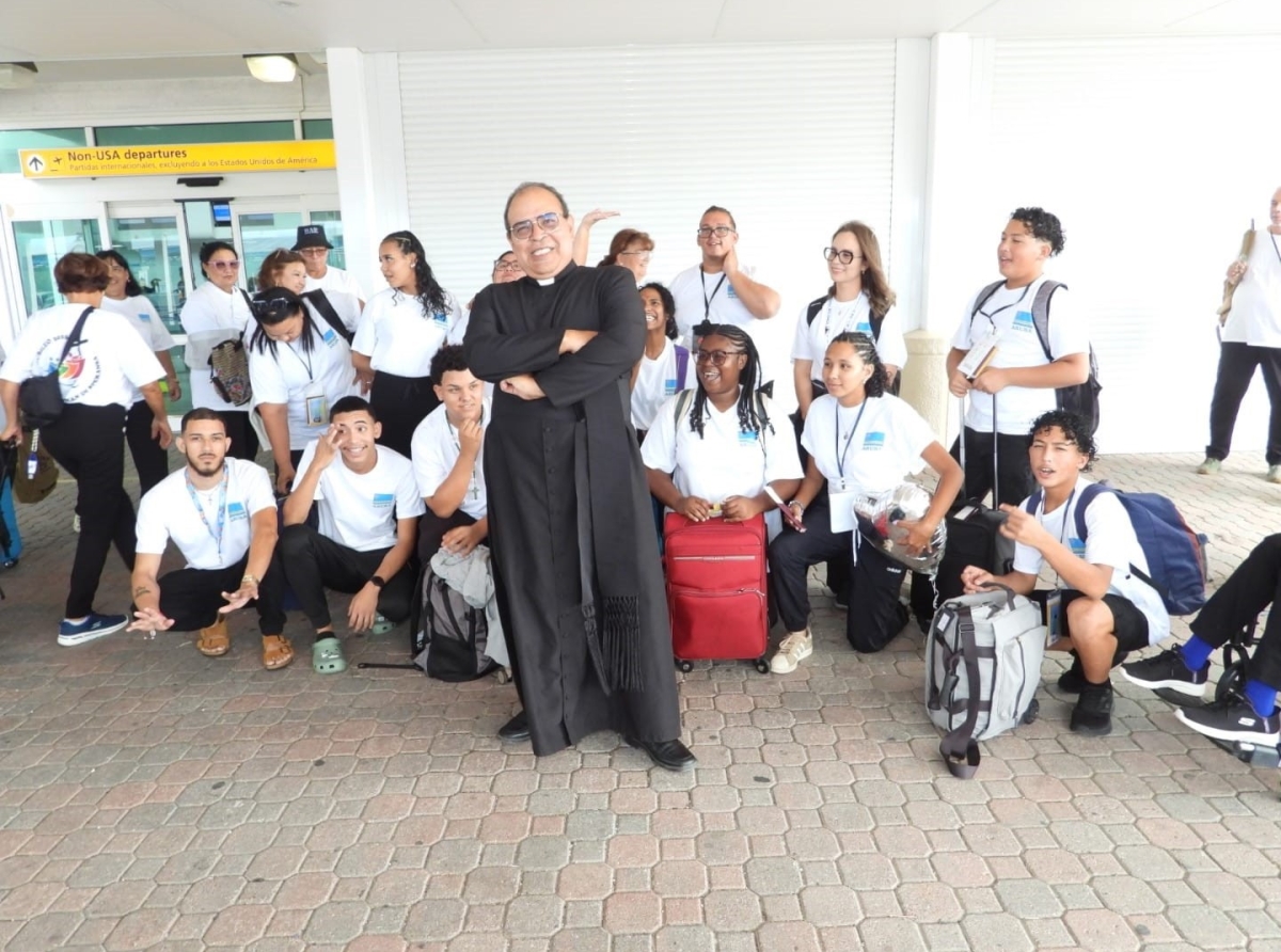 Delegacion di 30 persona entre hoben y adulto a biaha pa Roma pa participa den e Hubileo 2025