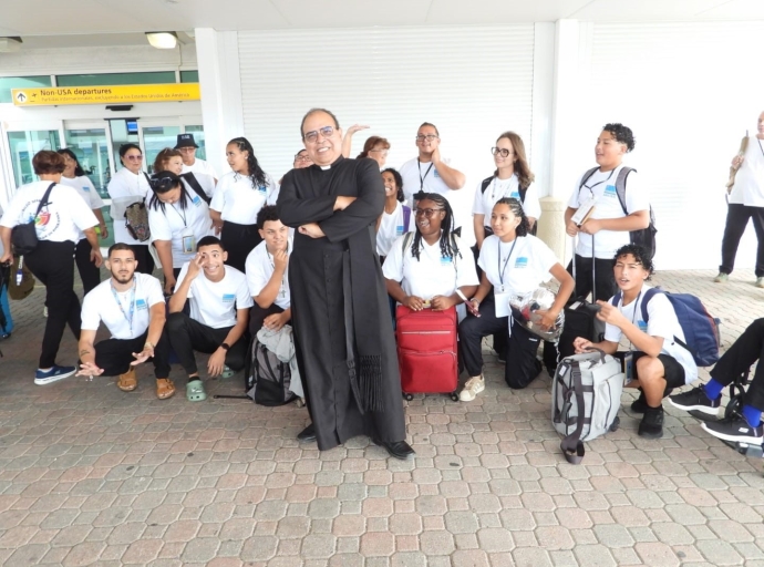 Delegacion di 30 persona entre hoben y adulto a biaha pa Roma pa participa den e Hubileo 2025