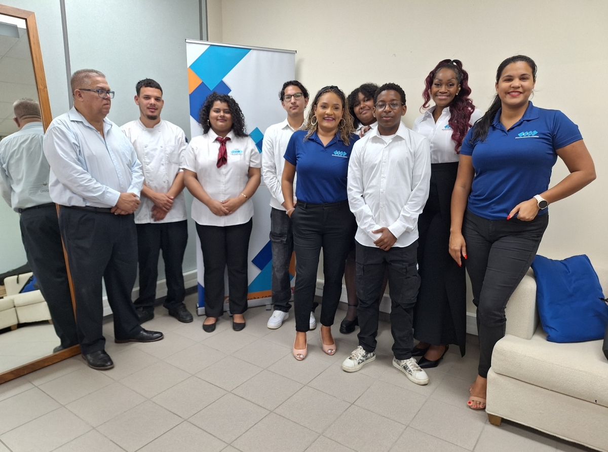 Soño a bira realidad cu 11 studiante a bay core stage pafo di Aruba y a siña y traha