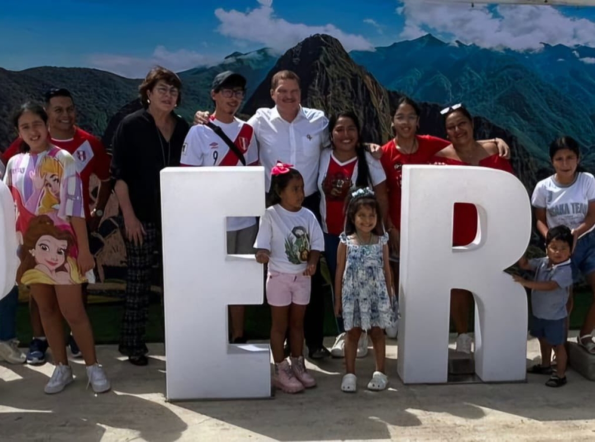 Prome Ministro presente na celebracion di Dia di Independencia di Peru