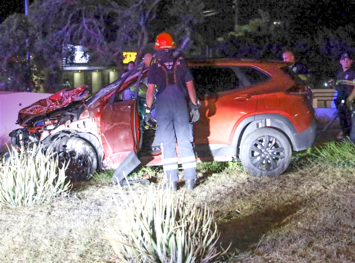Accident pisa den marduga ora chauffeur a lubida cu rotonde di WVB Boulevard ta existi