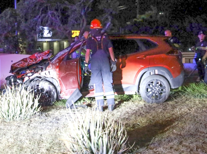 Accident pisa den marduga ora chauffeur a lubida cu rotonde di WVB Boulevard ta existi