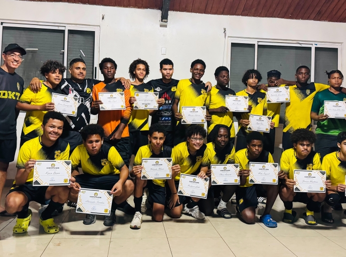 Centro di Bario y Deporte Dakota hunto cu SV Dakota a clausura nan prome clinica di futbol   