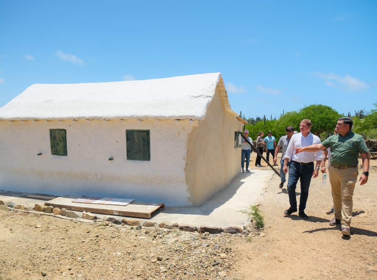 Prome Ministro Eman y Ministro Cicilia a bay check Parke Arikok