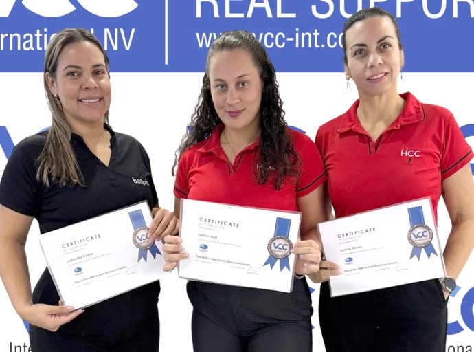 Tres profesional mas a gradua pa curso di Human Resources