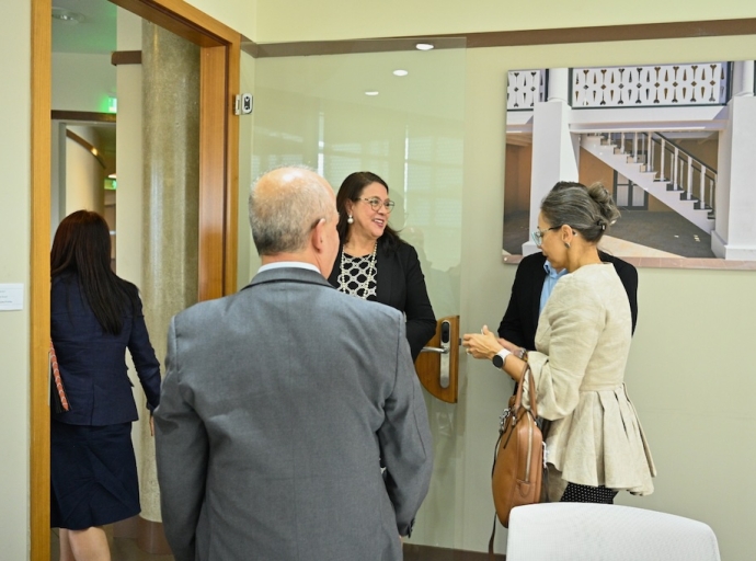 Minister Wyatt-Ras a ricibi bishita di Embahadora y Consul di Colombia