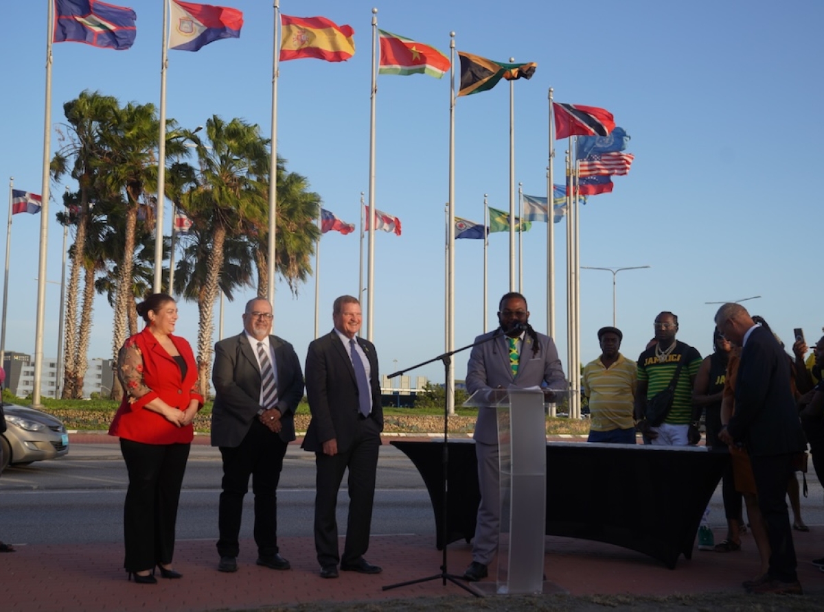 Bandera Jamaiquino hisa pa prome bes na spiral rotonde dilanti Aeropuerto